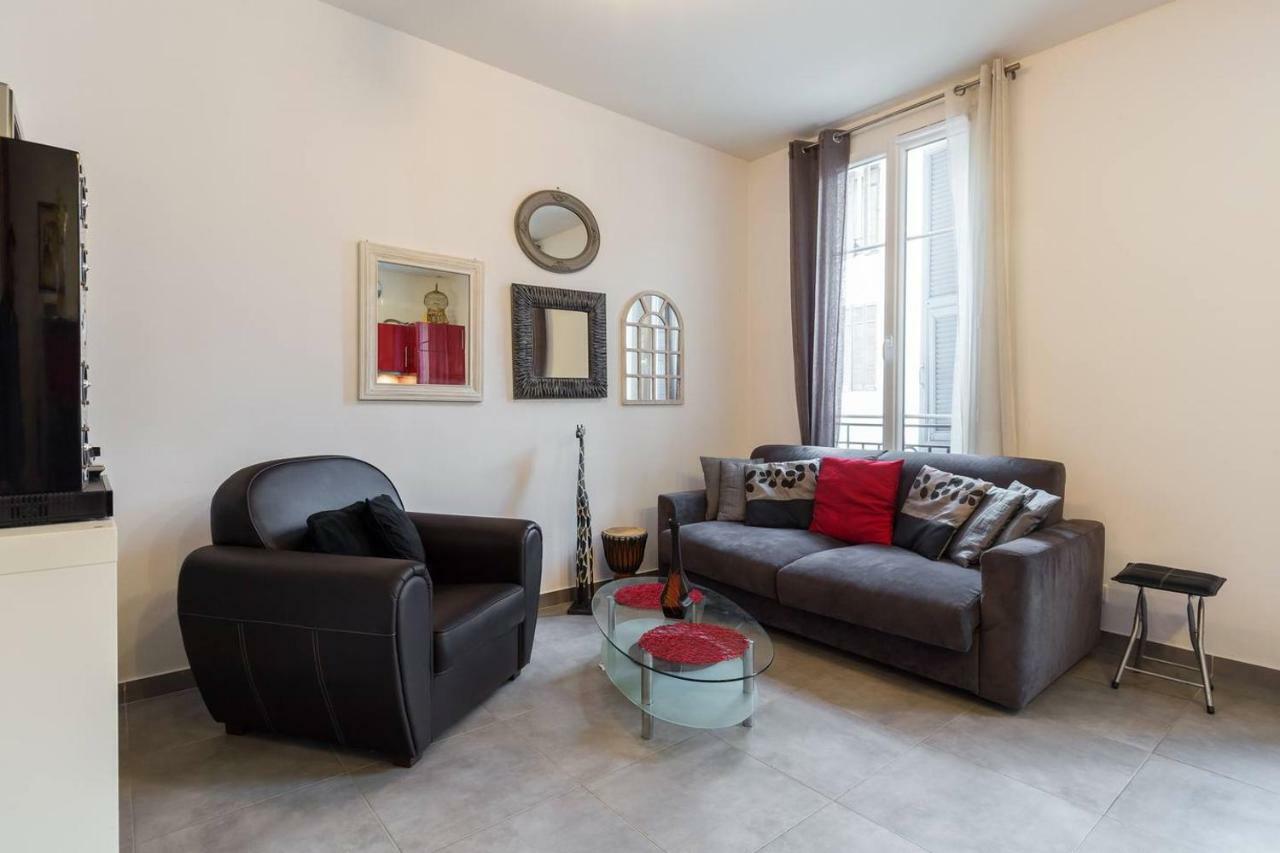 Stylish White And Red Apartments Ζουάν λε Πιν Εξωτερικό φωτογραφία