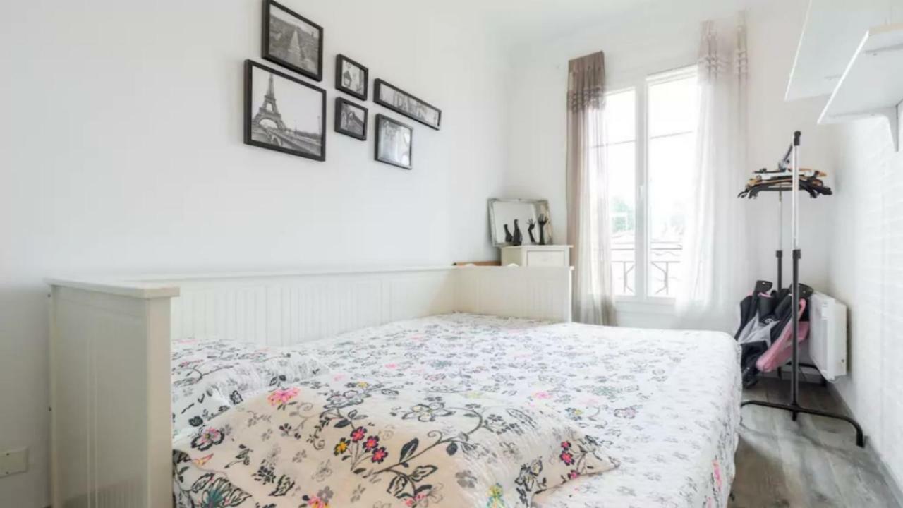 Stylish White And Red Apartments Ζουάν λε Πιν Εξωτερικό φωτογραφία
